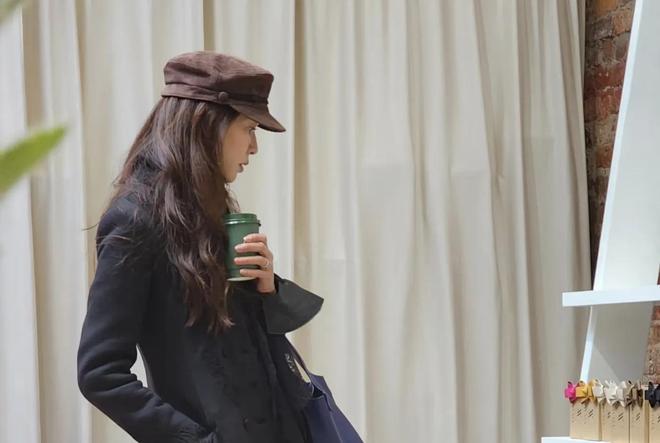 常瘦打扮像贵妇身上没有苍老感50岁林志玲在美国购物身材非(图2)
